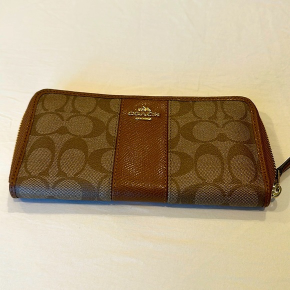 COACH ACCORDION ZIP WALLET IN SIGNATURE COATED CANVAS WITH LEATHER STRIPE New!! - Picture 1 of 7